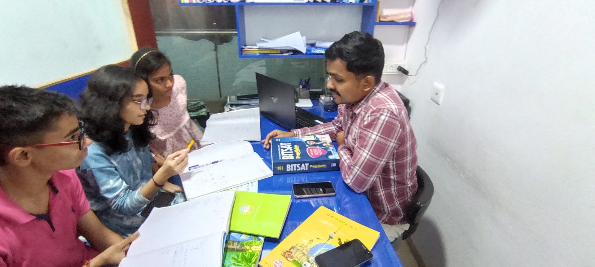 A tutoring session at The Mentor Academy